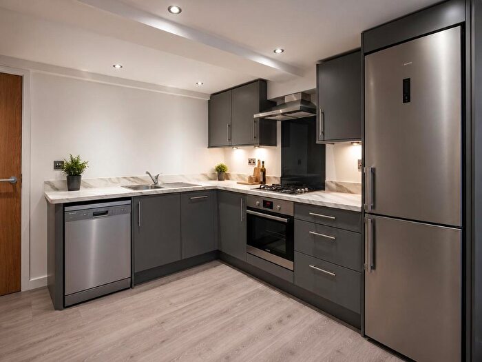 2 Bedroom Flat To Rent In London, SW20