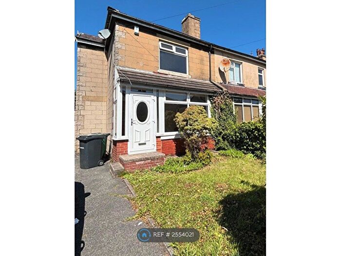 3 Bedroom Semi-Detached House To Rent In Oakdale Crescent, Bradford, BD6