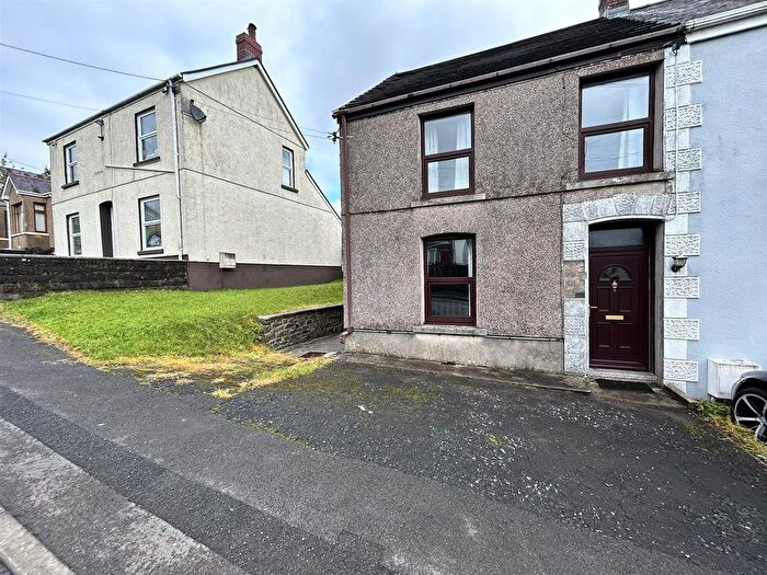 3 Bedroom Property For Sale In Heol Y Banc, Bancffosfelen, Llanelli, SA15