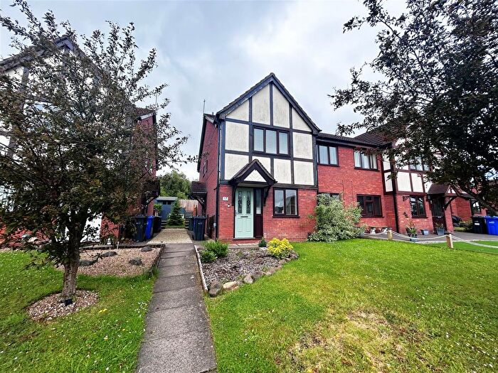 2 Bedroom Maisonette For Sale In Woburn Drive, Brierley Hill, DY5