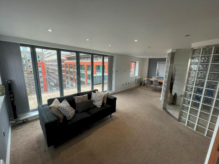 2 Bedroom Duplex To Rent In Islington Gates, Fleet Street, B3