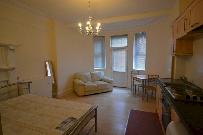 Studio To Rent In Wokingham Road, Reading, Berkshire, RG6