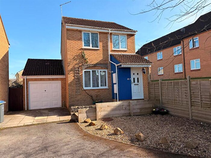 3 Bedroom Detached House For Sale In Highgrove Close, Calne, SN11