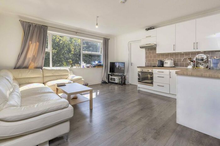 2 Bedroom Flat To Rent In Malvern Way, London, W13