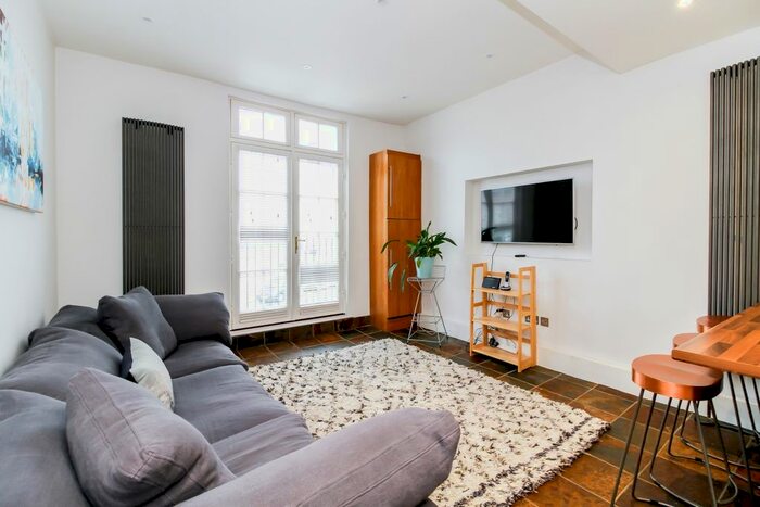 2 Bedroom Flat To Rent In Regal Close, Abingdon, OX14