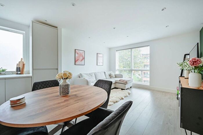 2 Bedroom Flat For Sale In Dean Wace House, Watford, WD18