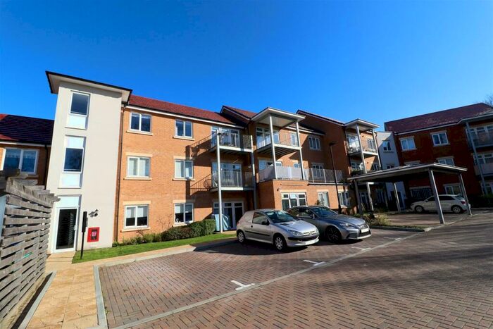 2 Bedroom Apartment For Sale In Copse Close, Fleet, GU51