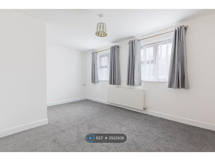 1 Bedroom Flat To Rent In Pound Hill, Crawley, RH10