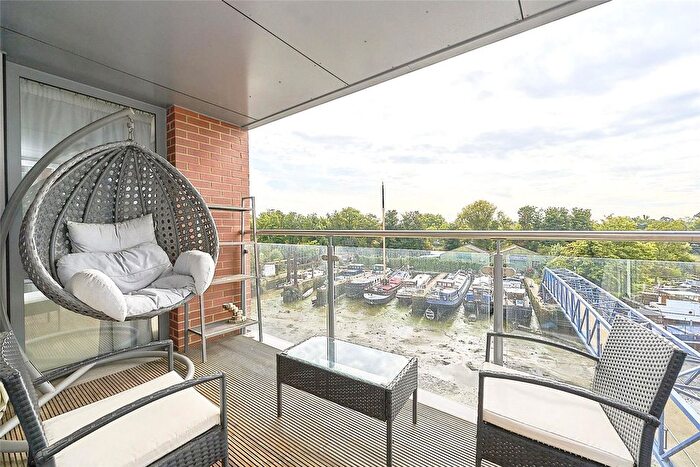 2 Bedroom Flat To Rent In Lighterage Court, High Street, Brentford, TW8