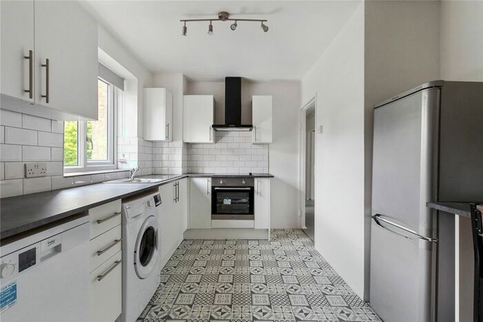 2 Bedroom Flat To Rent In Glen Albyn Road, London, SW19