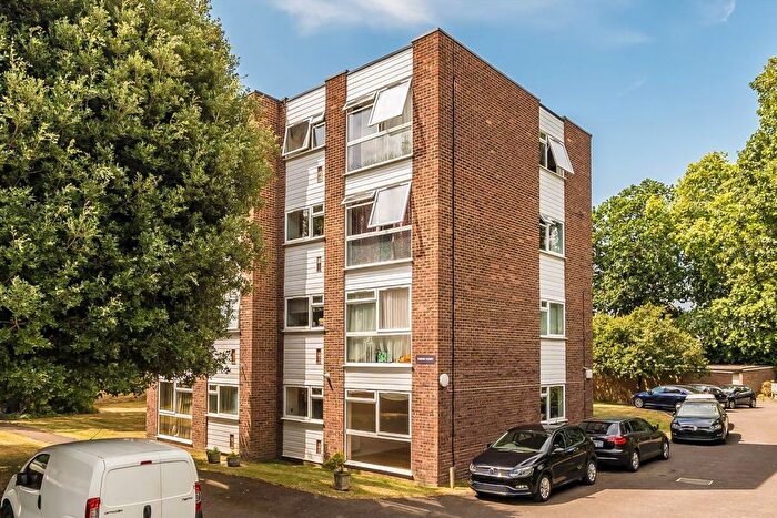 1 Bedroom Flat To Rent In Park Road, Teddington, TW11