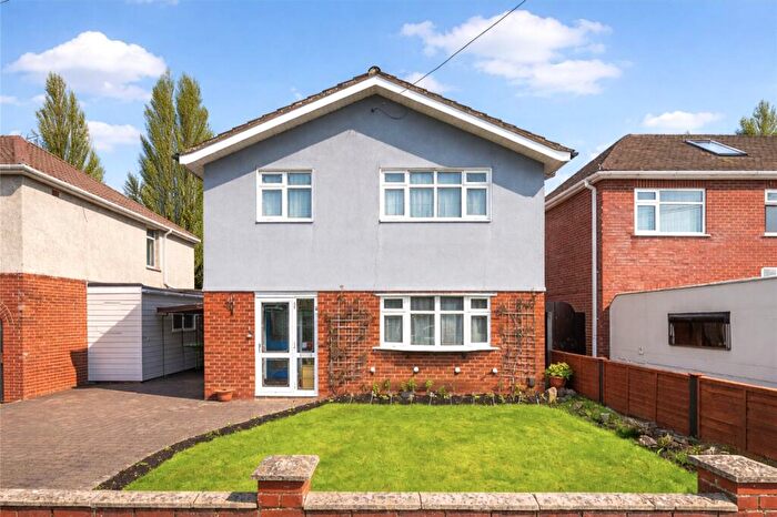 4 Bedroom Detached House For Sale In Parkside Avenue, Southampton, Hampshire, SO16