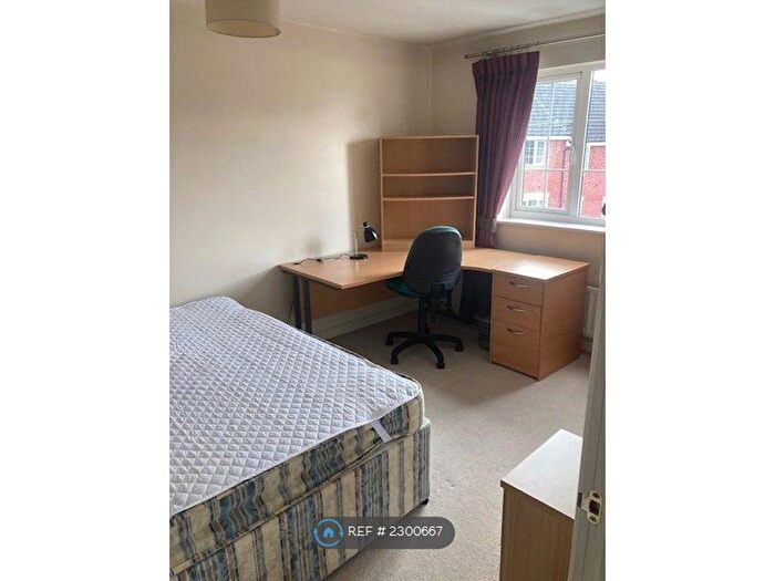 5 Bedroom Terraced House To Rent In Godwin Way, Stoke-On-Trent, ST4