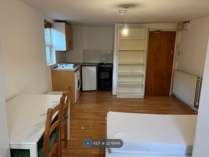 Studio To Rent In Thornlaw Road, London, SE27