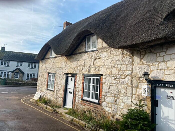 2 Bedroom Semi-Detached House To Rent In North Street, PO30