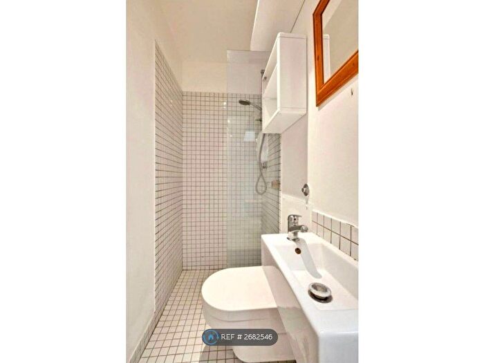 Studio To Rent In Princes Road, Weybridge, KT13