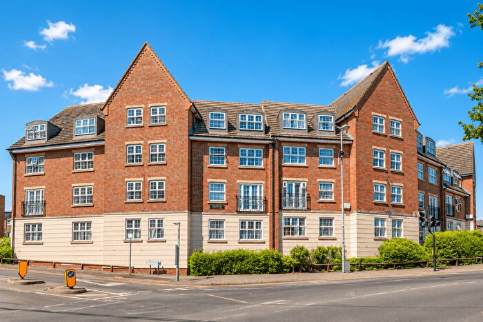 2 Bedroom Flat To Rent In Henley Lodge, Willow Walk, Walthamstow, E17