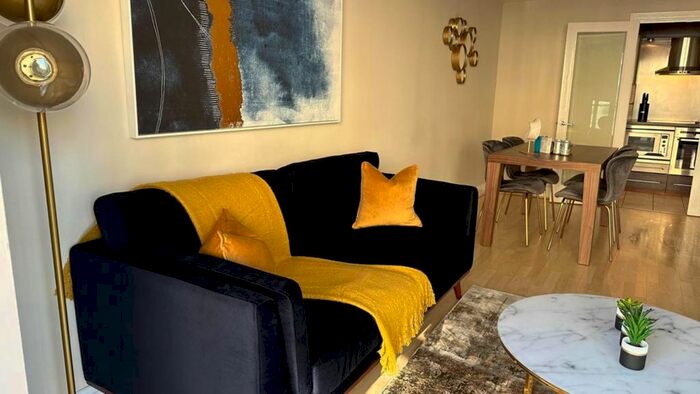 2 Bedroom Flat To Rent In Smugglers Way, London, SW18