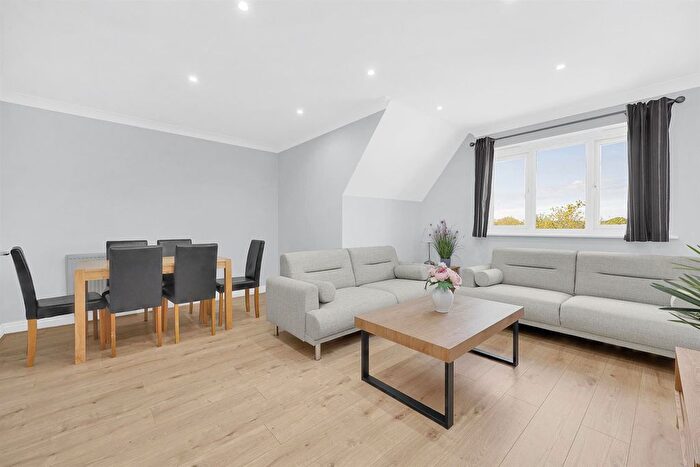 2 Bedroom Flat To Rent In Hendon Lane, London, N3