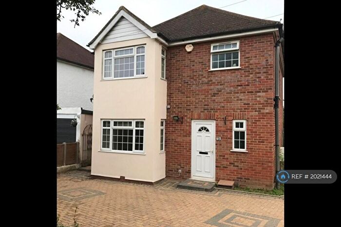 3 Bedroom Detached House To Rent In Auckland Road, Potters Bar, EN6