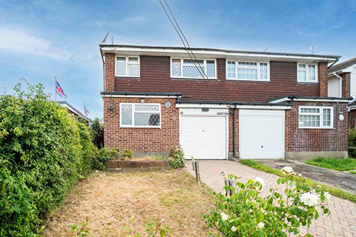 3 Bedroom Semi-detached House For Sale In Spencer Road, Benfleet, SS7