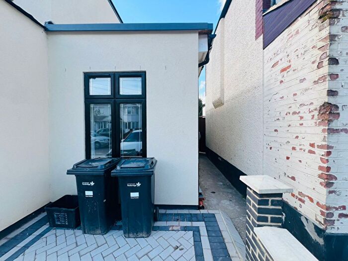 Studio To Rent In Highcliffe Gardens, Ilford, IG4