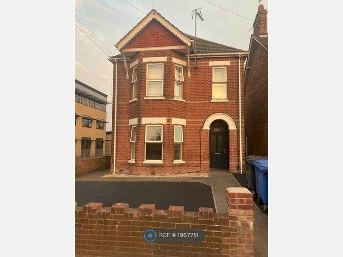 Studio To Rent In Wimborne Road, Poole, BH15