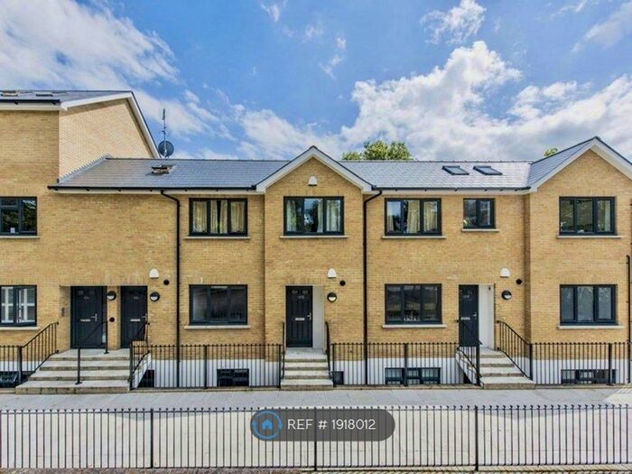 2 Bedroom Flat To Rent In Upper Tulse Hill, London, SW2