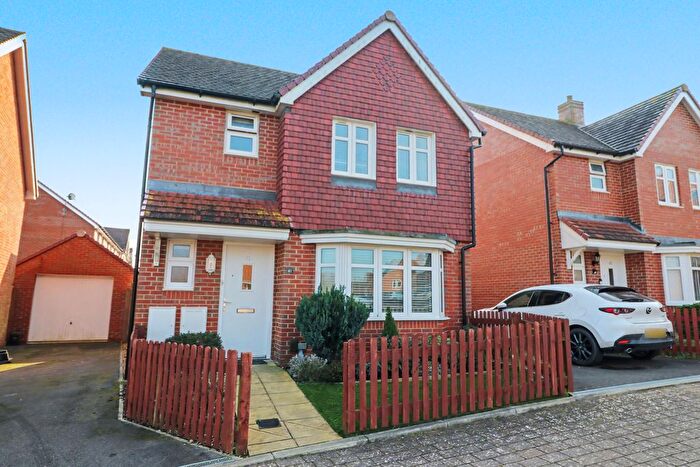 3 Bedroom Detached House To Rent In Lewry Road, Botley, Southampton, SO32