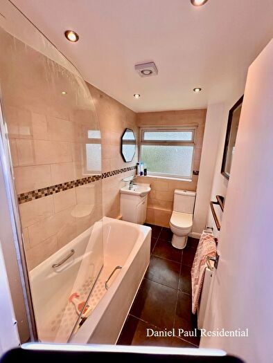 2 Bedroom Flat To Rent In Middleton Avenue, Greenford, UB6