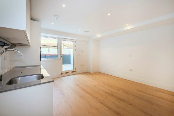 Flat To Rent In Princess Way Redhill, RH1