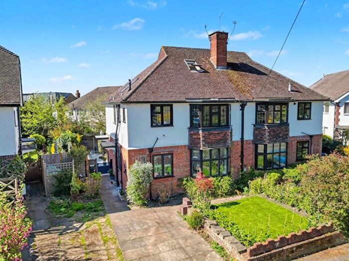 2 Bedroom Flat To Rent In Albany Crescent, Claygate, KT10