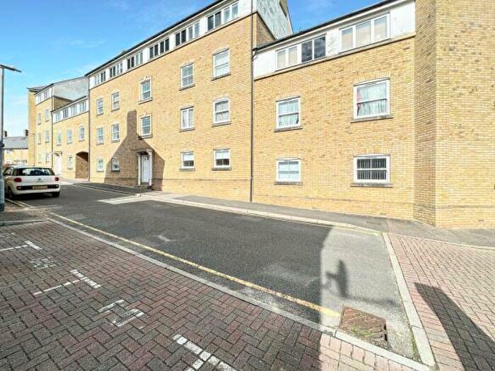 2 Bedroom Apartment To Rent In Holden Close, Braintree, CM7