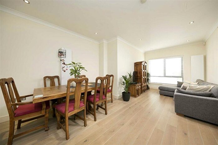 1 Bedroom Flat To Rent In High Street, Teddington, TW11
