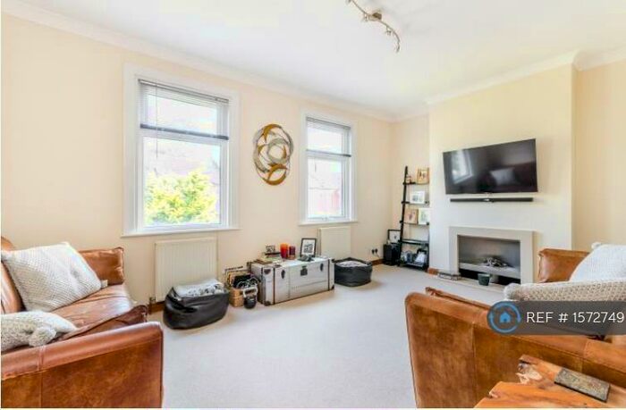 1 Bedroom Flat To Rent In Amberley Grove, Croydon, CR0