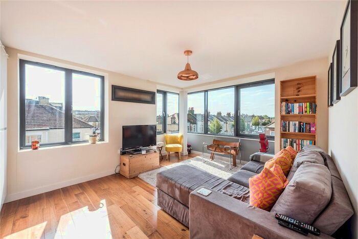 2 Bedroom Flat To Rent In Ensham Court, Gatton Road, London, SW17