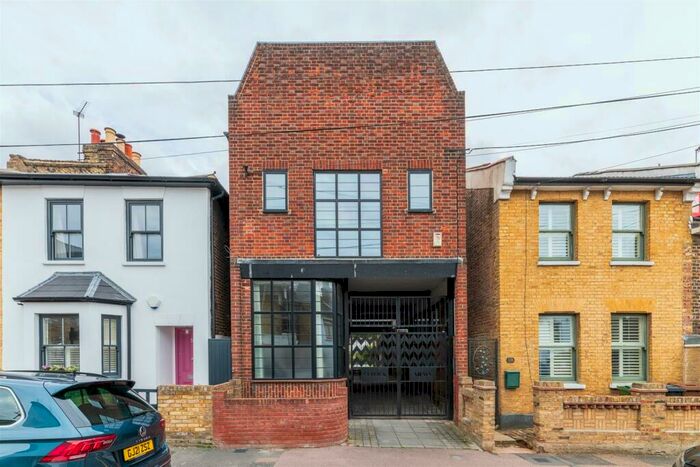 2 Bedroom Apartment To Rent In Attock Mews, Eden Road, Walthamstow, E17