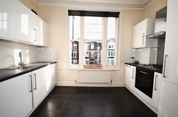 3 Bedroom Flat To Rent In Alexandra Park Road, London, N10