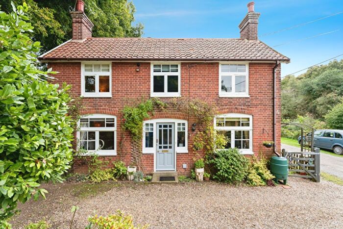 3 Bedroom Semi-Detached House For Sale In Hillside, Roughton, Norfolk, NR11