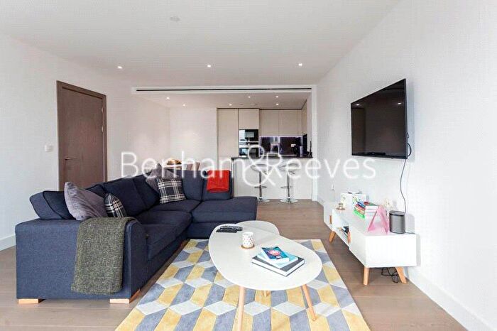 2 Bedroom Apartment To Rent In Vaughan Way, London, E1W