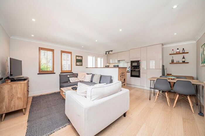 2 Bedroom Maisonette For Sale In Vaughan Way, Wapping, E1W