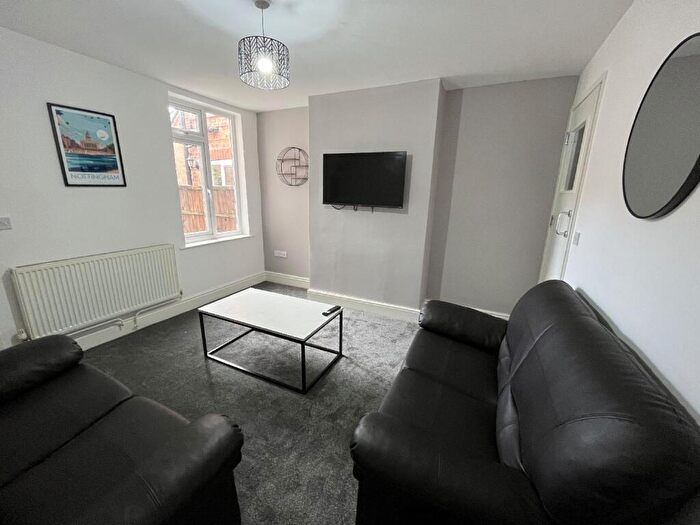 4 Bedroom House To Rent In City Road, Beeston, Nottingham, Nottinghamshire, NG9