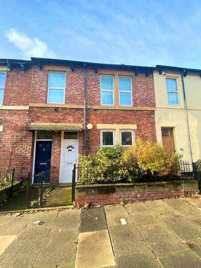 2 Bedroom Ground Flat To Rent In Brinkburn Avenue, Gateshead, Tyne And Wear, NE8
