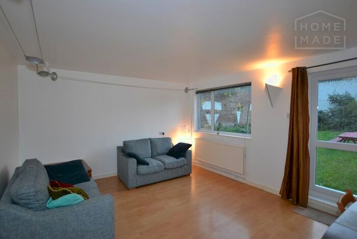 4 Bedroom Semi-Detached House To Rent In Carlile Close, Mile End, E3