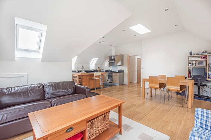2 Bedroom Flat To Rent In Palace Road, Bromley, BR1