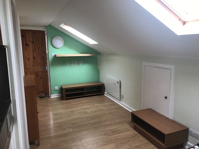 1 Bedroom Flat To Rent In Tavistock Road, London, E18