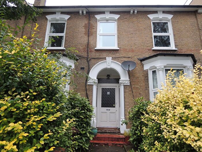 2 Bedroom Flat To Rent In Lordship Park, Stoke Newington, London, N16