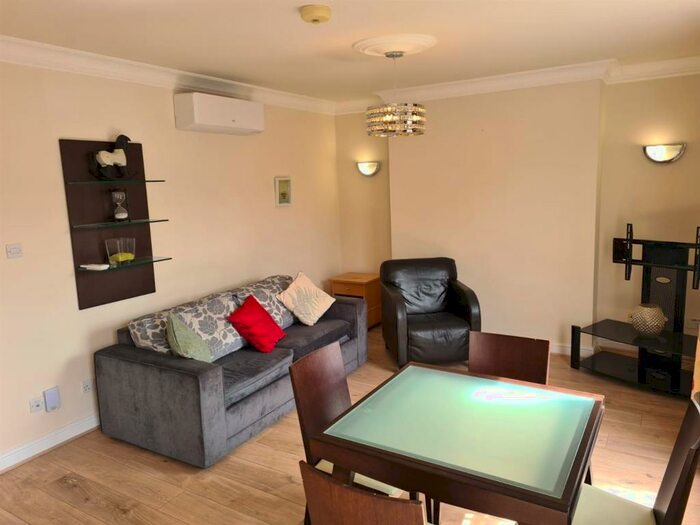 1 Bedroom Flat To Rent In Flat, The Mews, Norwich Street, Cambridge, CB2