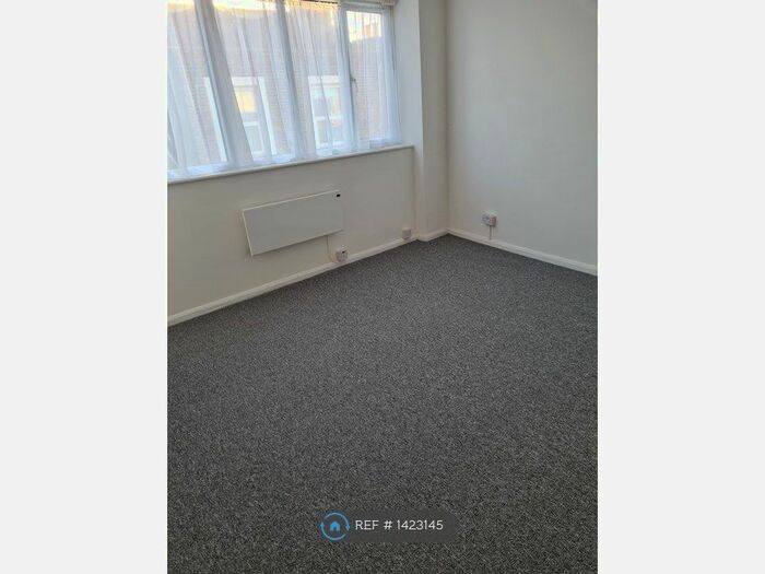 2 Bedroom Flat To Rent In Margate, Margate, CT9