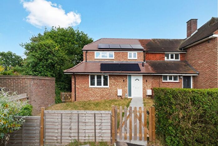 2 Bedroom Semi-Detached House To Rent In Feltham, TW14